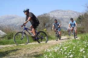 Holiday Home with Private heated Pool, Sea view & Basketball Court