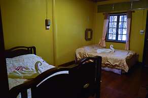 Crossroads House - Hostel