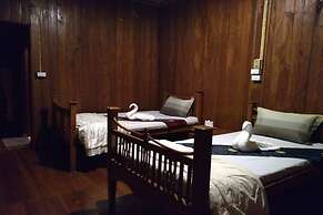 Crossroads House - Hostel