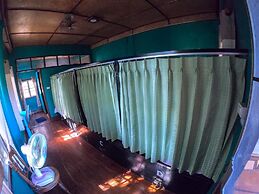 Crossroads House - Hostel