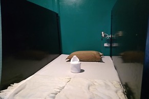 Crossroads House - Hostel