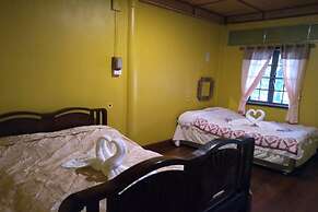 Crossroads House - Hostel