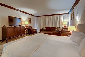 Shiroka Laka Hotel