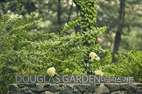 Walkerhill Douglas House