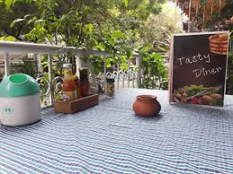 The Oasis Hostel - Adults Only