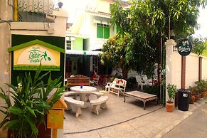 The Oasis Hostel - Adults Only