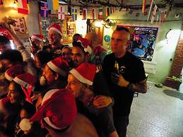 The Oasis Hostel - Adults Only