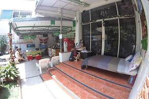 The Oasis Hostel - Adults Only