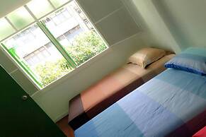 The Oasis Hostel - Adults Only