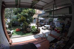 The Oasis Hostel - Adults Only