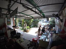 The Oasis Hostel - Adults Only