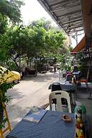 The Oasis Hostel - Adults Only