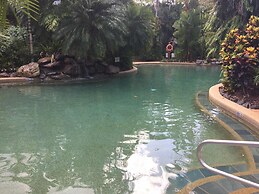 Cairns Golf Course Apartment