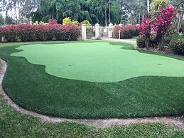 Cairns Golf Course Apartment