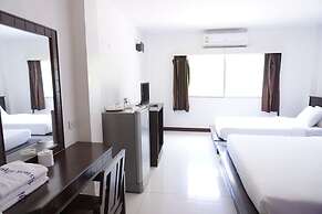Sri Chumphon Hotel