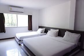 Sri Chumphon Hotel