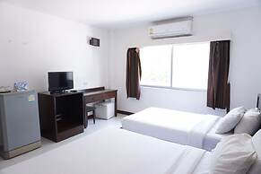 Sri Chumphon Hotel