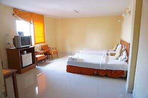 Sri Chumphon Hotel