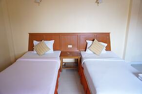 Sri Chumphon Hotel