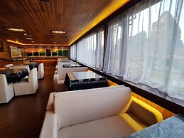 Yangshuo Li River Gallery Lodge