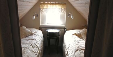 Three Sisters Studio Apartments