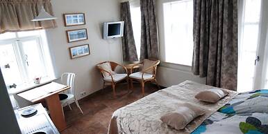 Three Sisters Studio Apartments