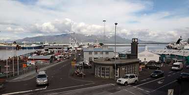 Three Sisters Studio Apartments