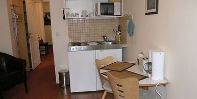 Three Sisters Studio Apartments