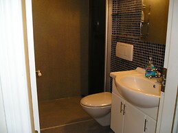 Three Sisters Studio Apartments