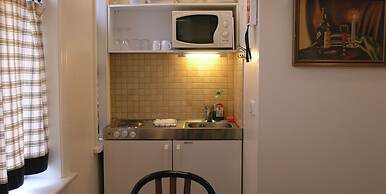 Three Sisters Studio Apartments