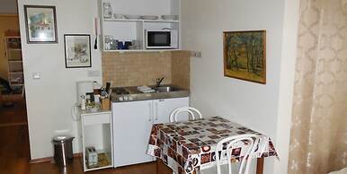 Three Sisters Studio Apartments