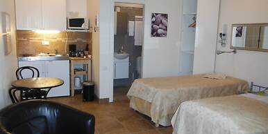 Three Sisters Studio Apartments