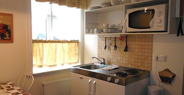 Three Sisters Studio Apartments