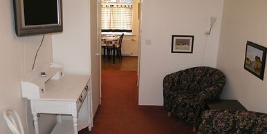 Three Sisters Studio Apartments