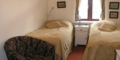 Three Sisters Studio Apartments