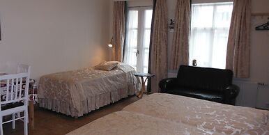 Three Sisters Studio Apartments