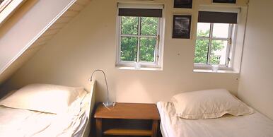 Three Sisters Studio Apartments