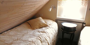 Three Sisters Studio Apartments