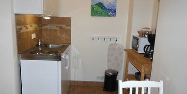 Three Sisters Studio Apartments