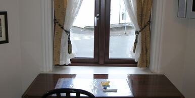 Three Sisters Studio Apartments