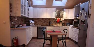 Three Sisters Studio Apartments