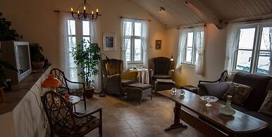 Three Sisters Studio Apartments