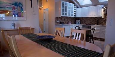 Three Sisters Studio Apartments