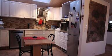 Three Sisters Studio Apartments