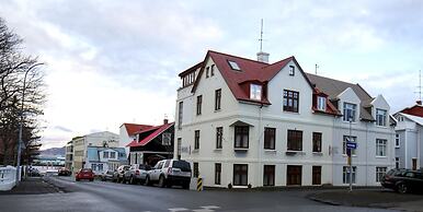 Three Sisters Studio Apartments