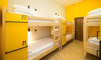 Hotel Bee Station - Hostel