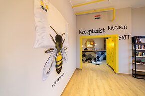 Hotel Bee Station - Hostel