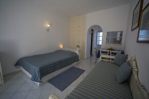 Ianthe Apartments and Villa