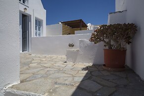 Ianthe Apartments and Villa