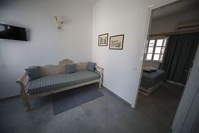 Ianthe Apartments and Villa